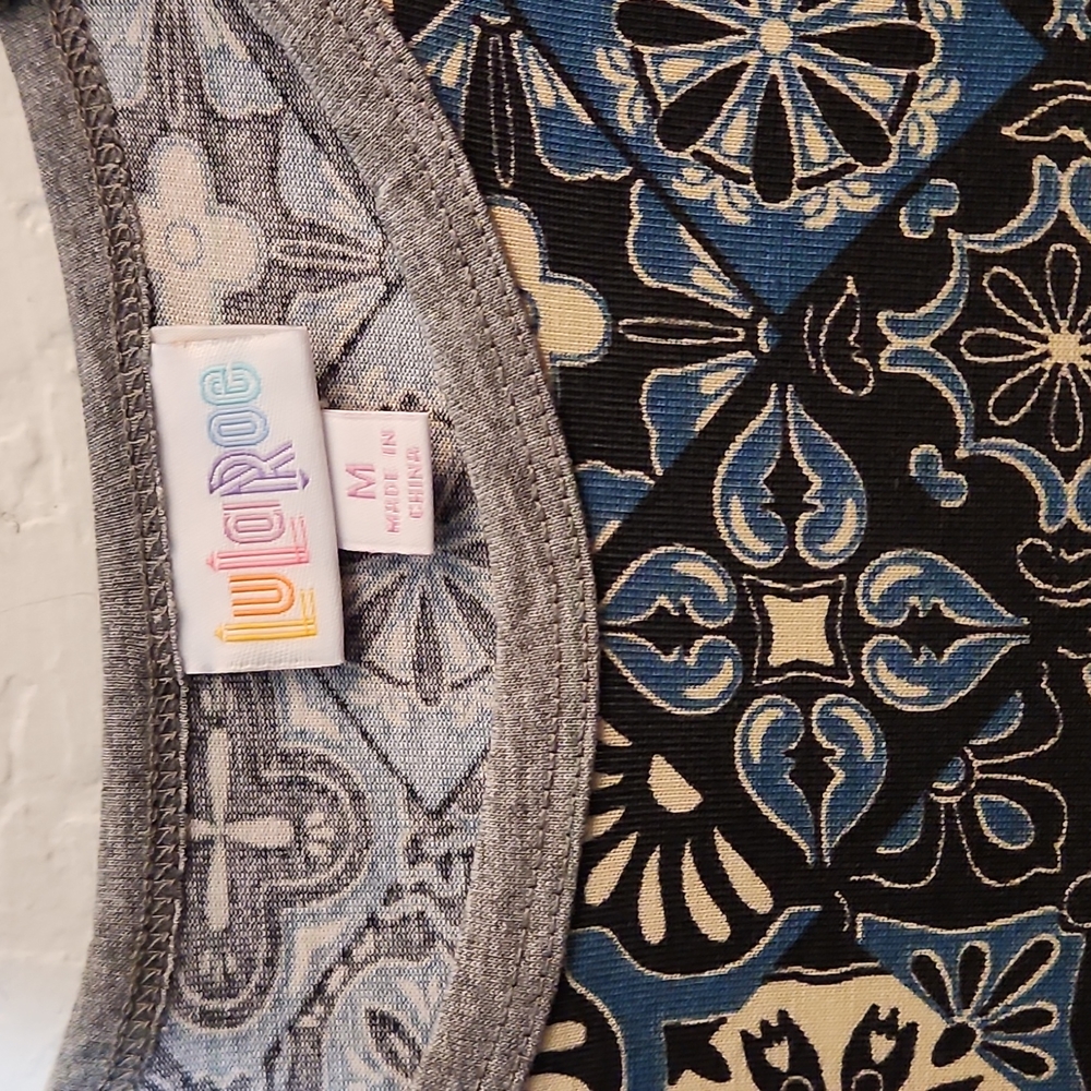 LULAROE Medium Randy Patterned Baseball T - Picture 5 of 8